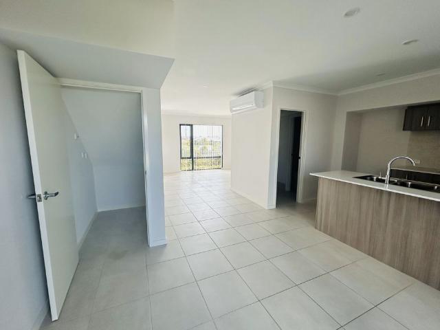 Townhouse for rent in Alkimos, Western Australia