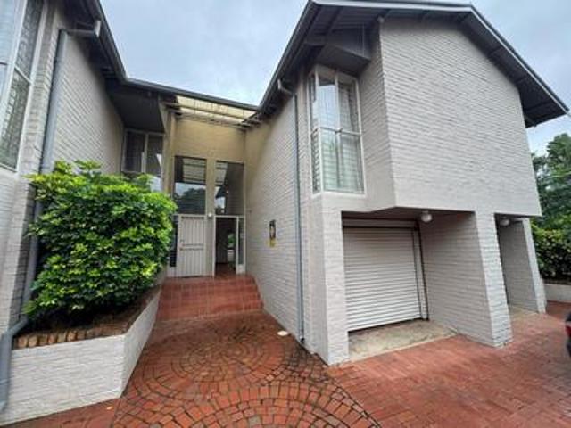 Townhouse for rent in Waterkloof, Gauteng