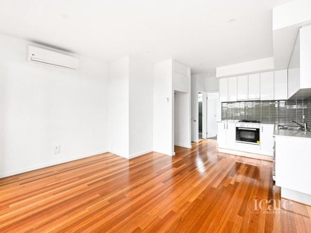 Townhouse for rent in Sunshine North, Melbourne
