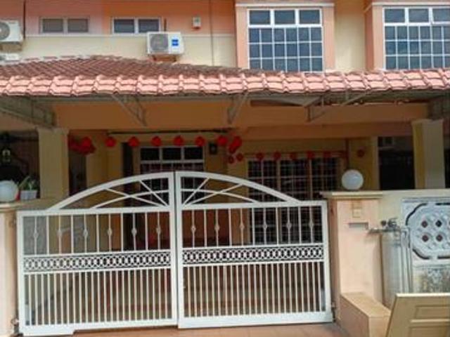 Terraced House for sale in Malaka