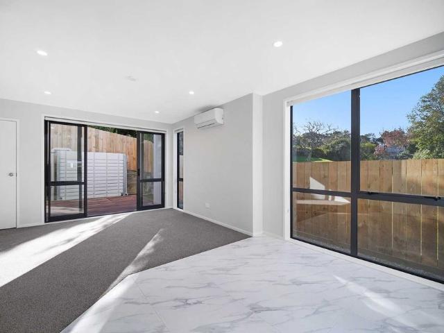 Townhouse for rent in Tōtara Vale, Kaipātiki