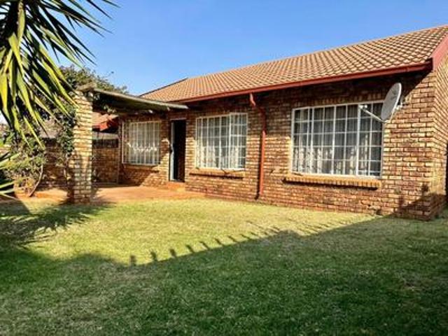 Townhouse for sale in Akasia, Gauteng