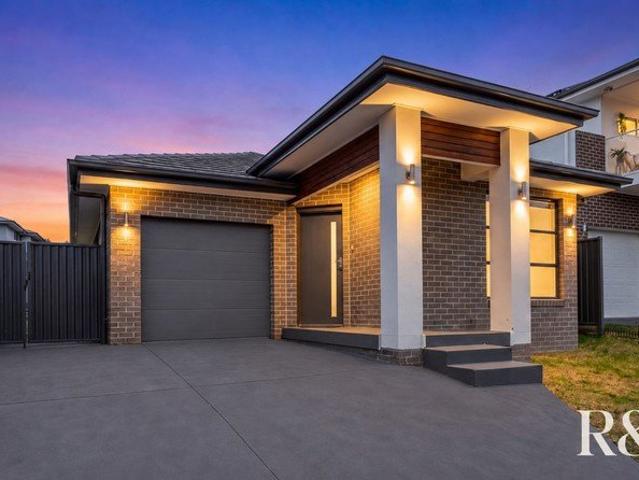 House for rent in Claymore, Sydney