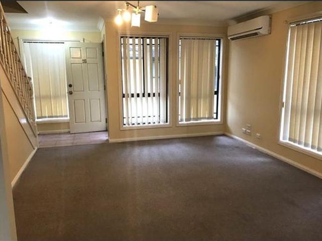 Townhouse for rent in Sydney, New South Wales