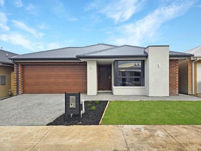 House for rent in Armstrong Creek Central, Geelong