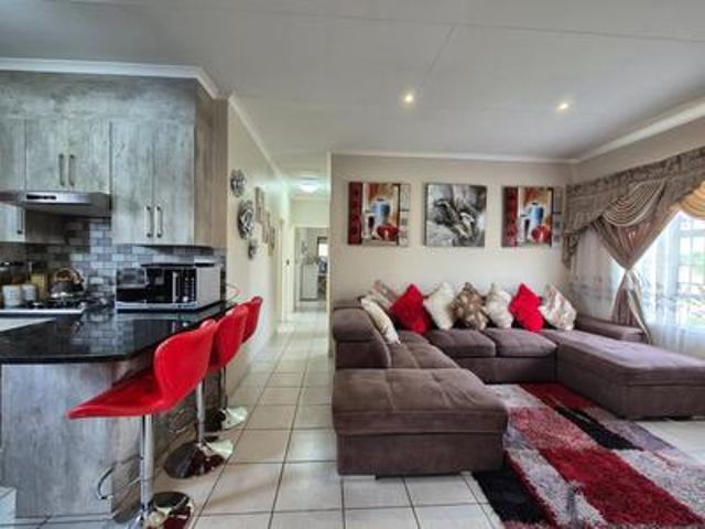House for sale in Hartbeespoort Dam Nature Reserve, North West