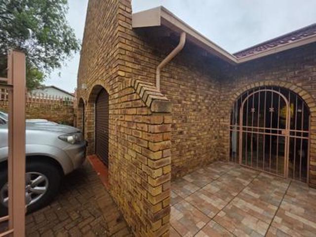 House for sale in Mohlakeng, Gauteng