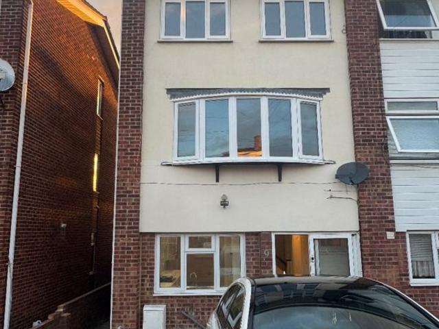 House for rent in Elm Park, Greater London