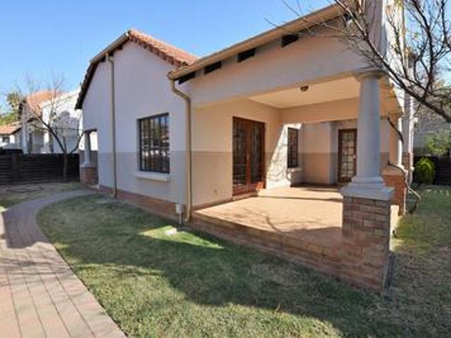 Townhouse for sale in Sandton, Gauteng
