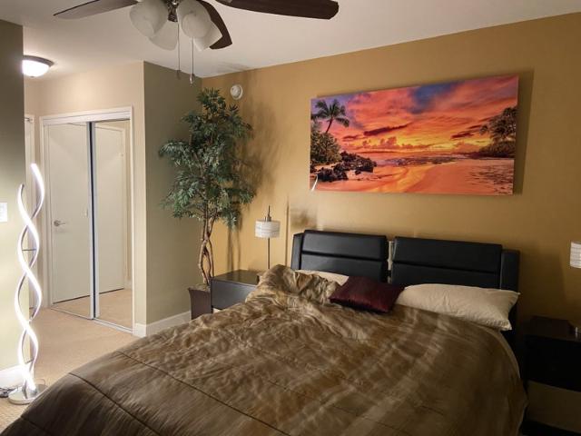 Room for rent in Canoga Park, California