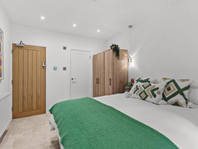 Studio for rent in Roselands, Eastbourne