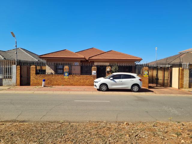 House for rent in Johannesburg Ward 9, Lenasia
