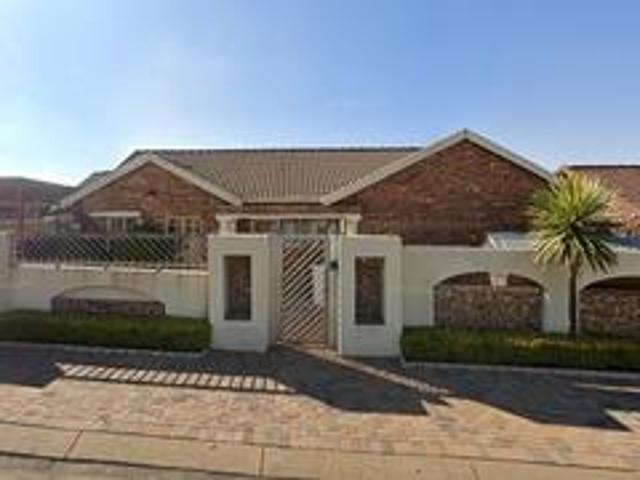 House for sale in Waterkloof, Gauteng