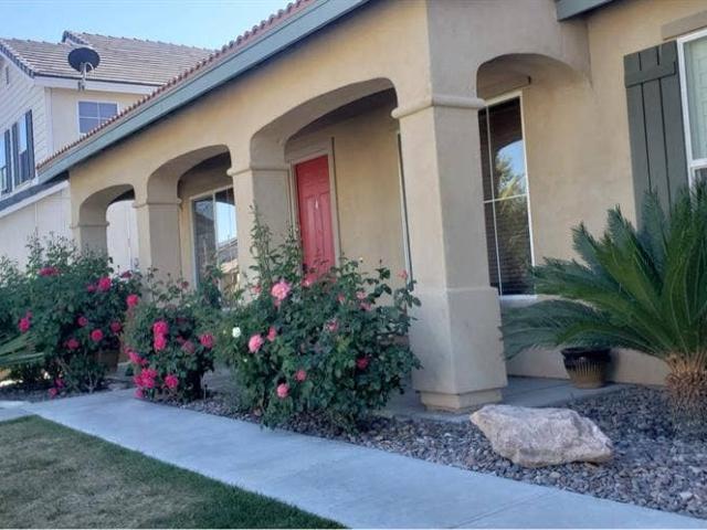 Room for rent in Lancaster, California
