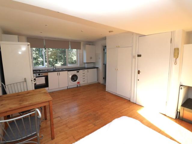Studio for rent in Golders Green, Greater London