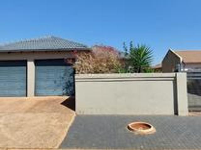 House for sale in Akasia, Gauteng
