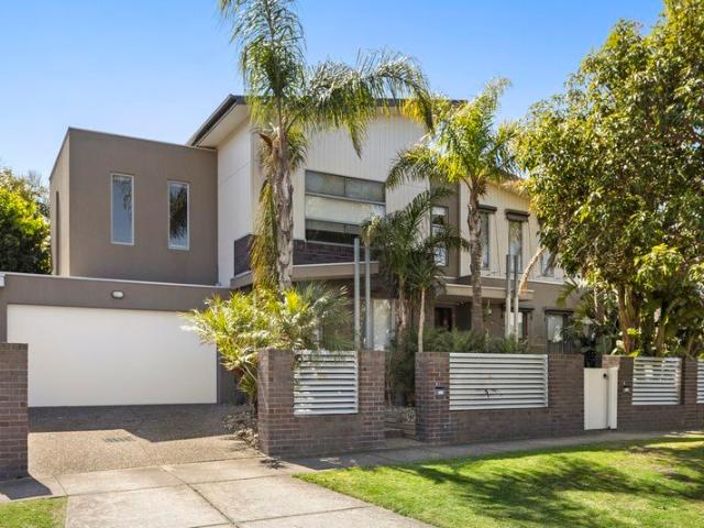 Townhouse for sale in Mentone, Melbourne