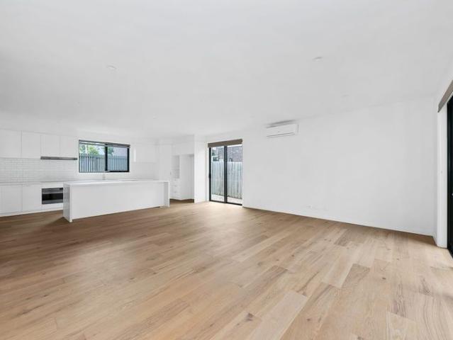 Townhouse for rent in Box Hill North, Melbourne