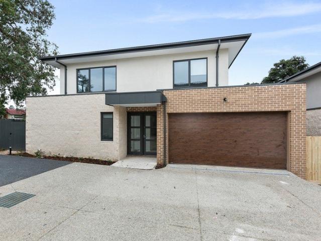 Townhouse for rent in Kerrimuir, Melbourne