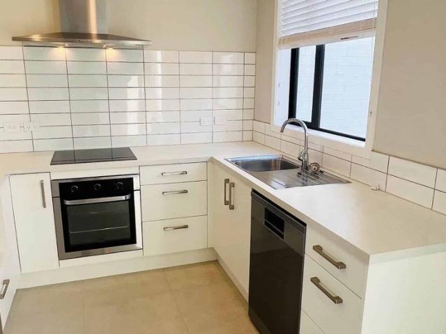 Townhouse for rent in Paremoremo