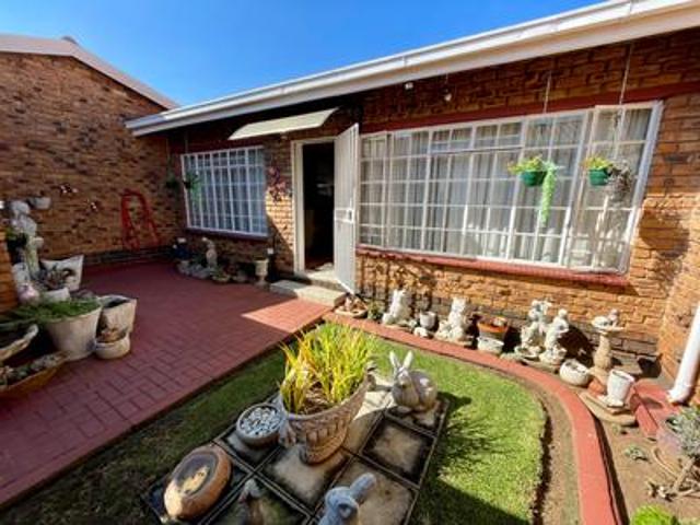 Townhouse for sale in Kagiso, Gauteng