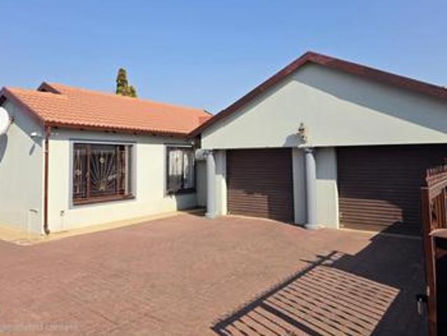 House for sale in Akasia, Gauteng