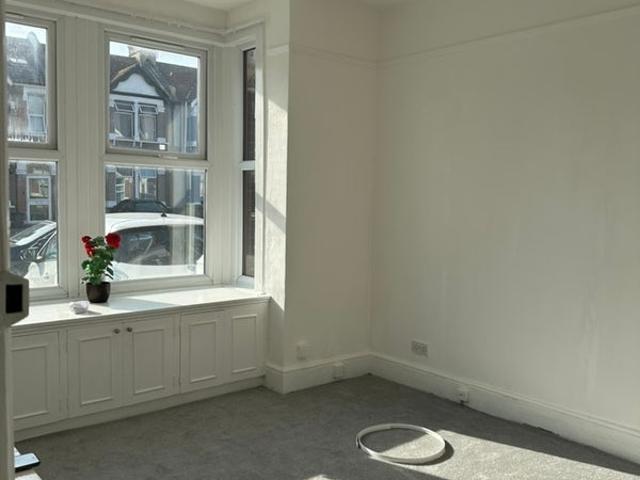 Apartment for rent in Newbury Park, Greater London