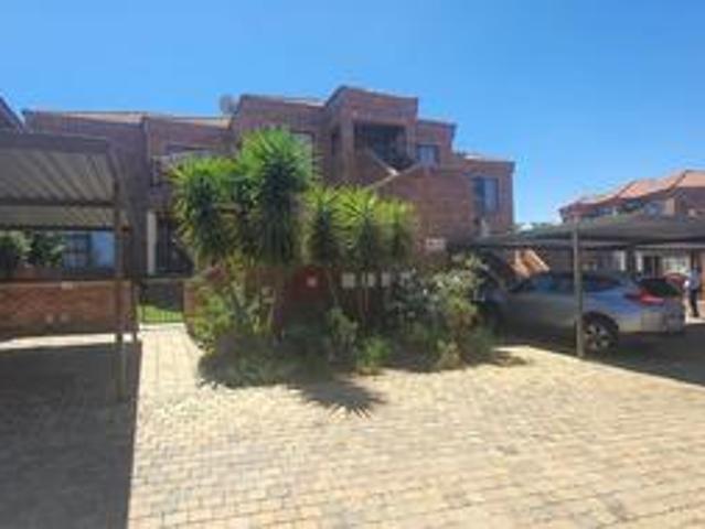 Townhouse for sale in Vosloorus, Gauteng