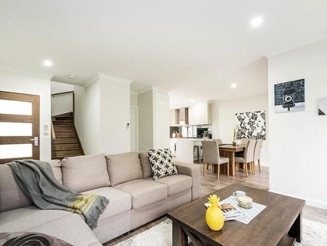 Townhouse for rent in Newport, Melbourne