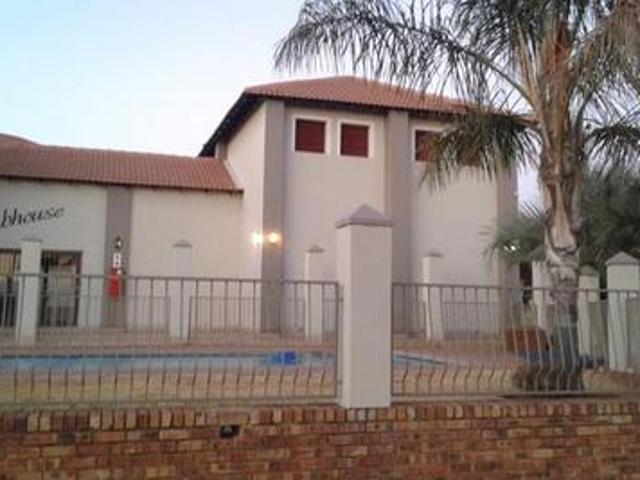 Townhouse for sale in Vosloorus, Gauteng