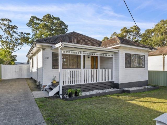 House for rent in Wollongong West, New South Wales