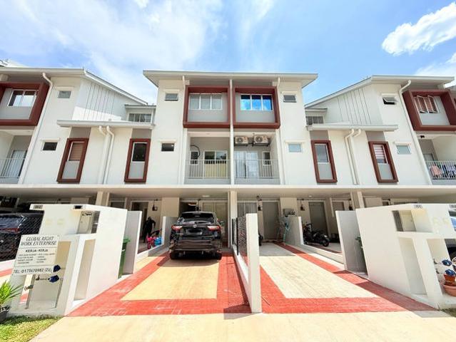 Townhouse for rent in Tanjong Sepat, Selangor