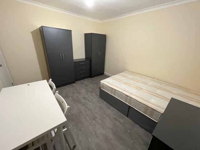 Studio for rent in West Tokyngton, Greater London