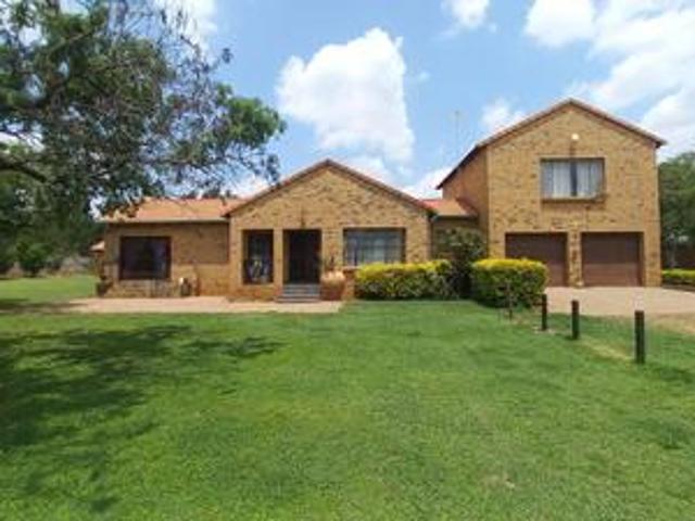 Farm for sale in Waterkloof, Gauteng