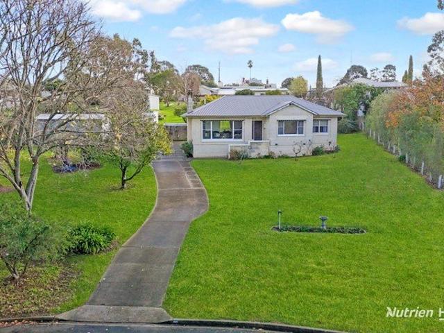 Cottage for sale in Casterton, Victoria