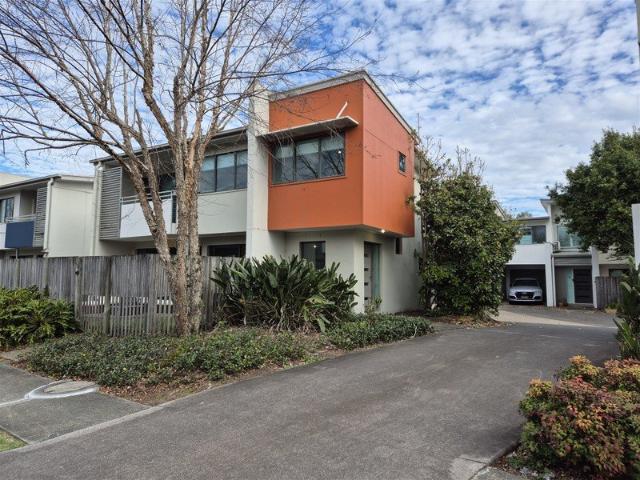Townhouse for rent in Toombul, Queensland