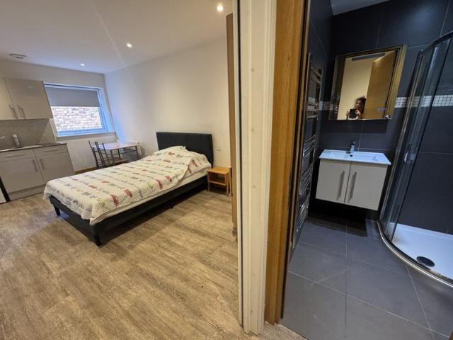 Studio for rent in Colindale, Greater London
