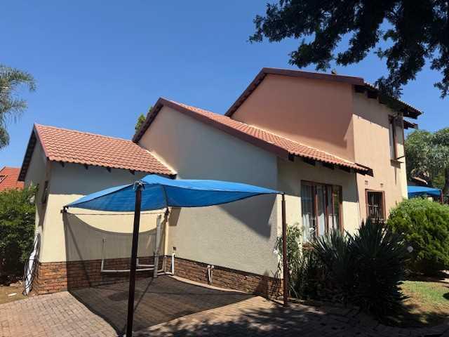 Townhouse for sale in Vosloorus, Gauteng