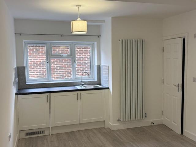 Studio for rent in Woodcote, Greater London
