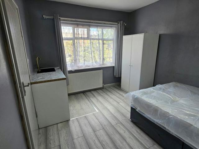Studio for rent in London Borough of Merton, Greater London
