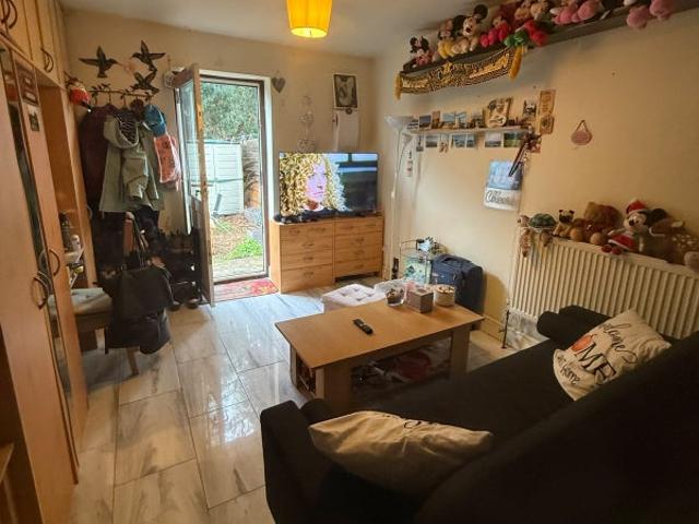 Studio for rent in Lampton, Greater London