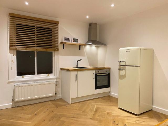 Studio for rent in West Hackney, Upper Clapton