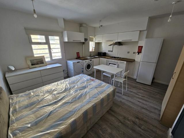Studio for rent in Kilburn, Greater London