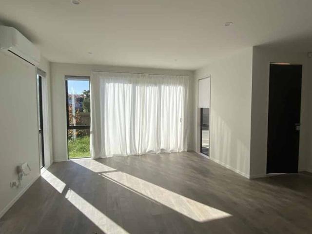 Townhouse for rent in Hillsborough