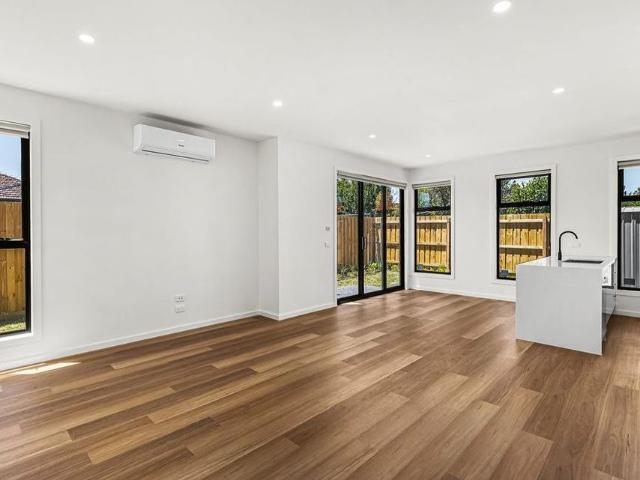 Townhouse for rent in Reservoir, Melbourne