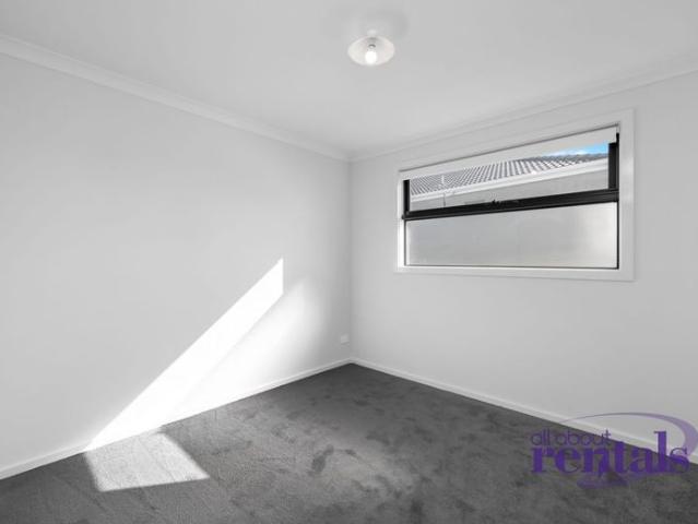 Townhouse for rent in Camerons Creek, Victoria