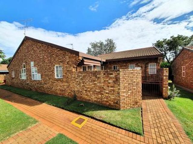 Townhouse for sale in Akasia, Gauteng