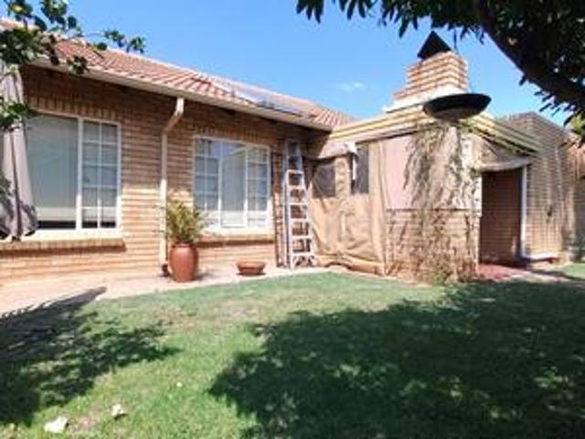 Townhouse for sale in Waterkloof, Gauteng