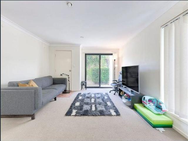 Townhouse for rent in Toombul, Queensland