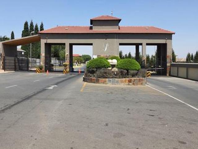 Townhouse for rent in Ekurhuleni, Gauteng